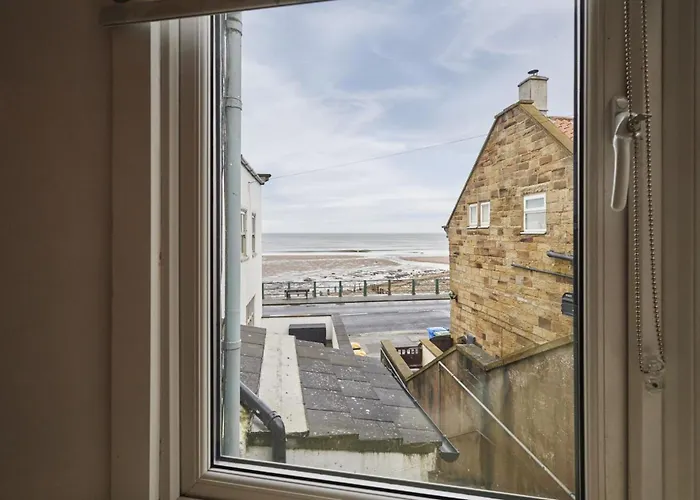 Host & - Beachside Holiday home Sandsend