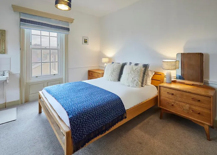 Host & - Beachside Holiday home *