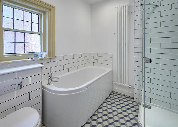 Host & - Beachside Holiday home