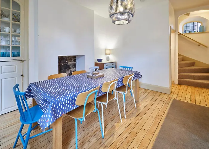 Host & - Beachside Holiday home *