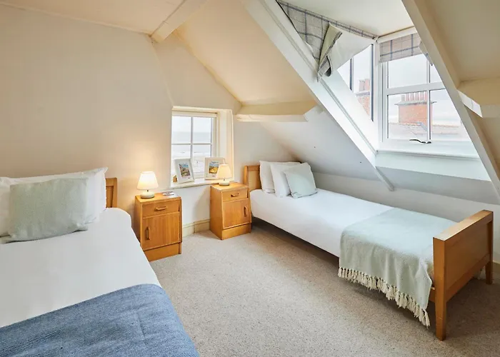 Host & - Beachside Holiday home